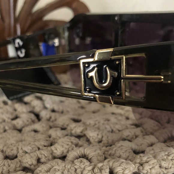 NWT True Religion Gold Accented Oversized Sunglasses main image 4